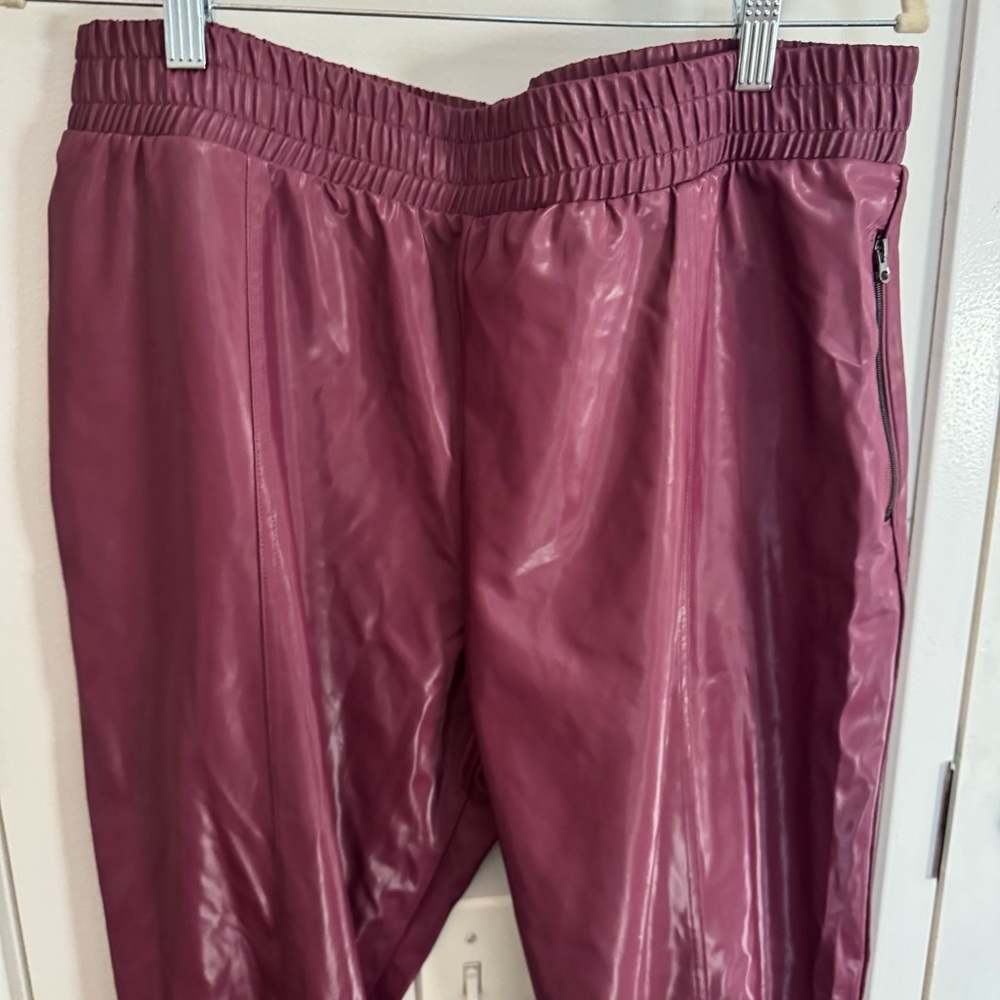VICTORIA’S SECRET / VICTORIA SPORT coated burgundy joggers NWT - Picture 3 of 7